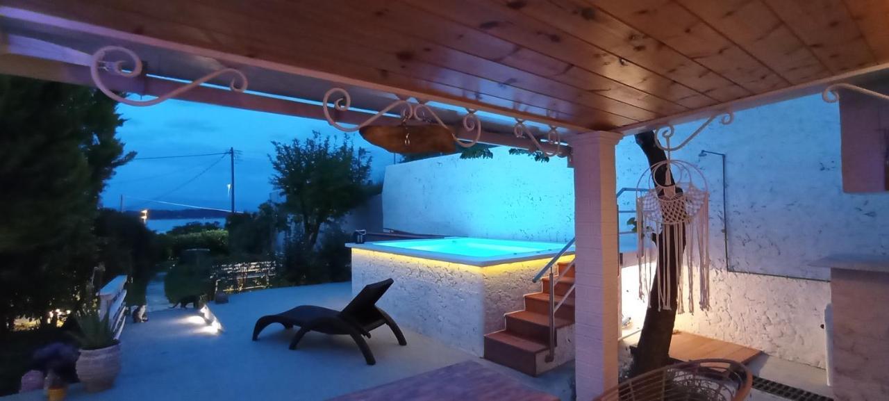 Apartment Wooden Summer House